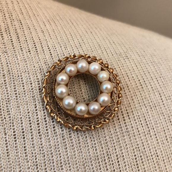 Vintage 12k Gold Filled, Real Pearl Filigree Circle Pin - Picture 9 of 11